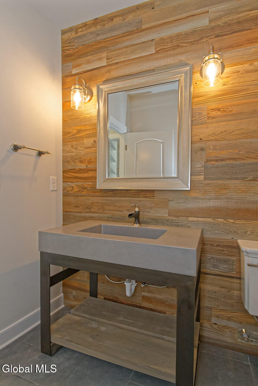 7 Mapleton Court Clifton Park, NY 12065 - Photo 20 of 26 Bathroom (3)