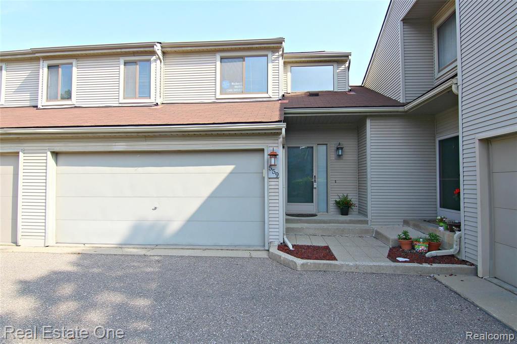 559 Harrow Court, Unit 39 Rochester Hills, MI 48307 - Photo 1 of 19
