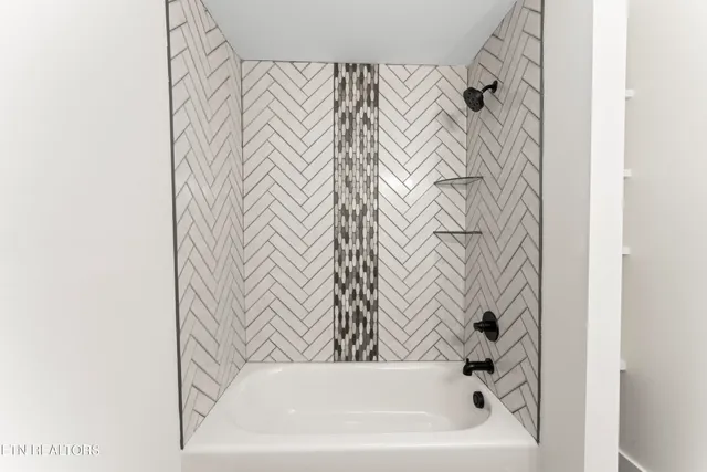 $699,900 | 208 Mialaquo Circle, Loudon, TN 37774