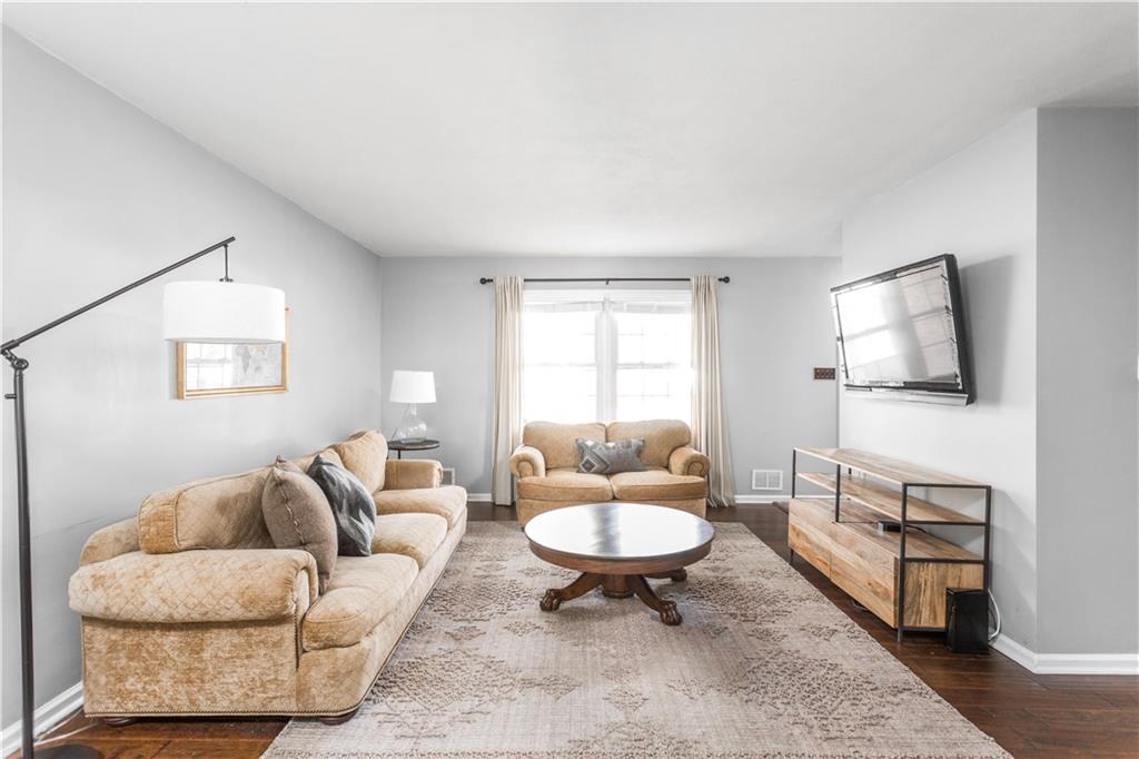 1319 Shawnee Road Indianapolis, IN 46260 - Photo 2 of 20 Gallery Image 2