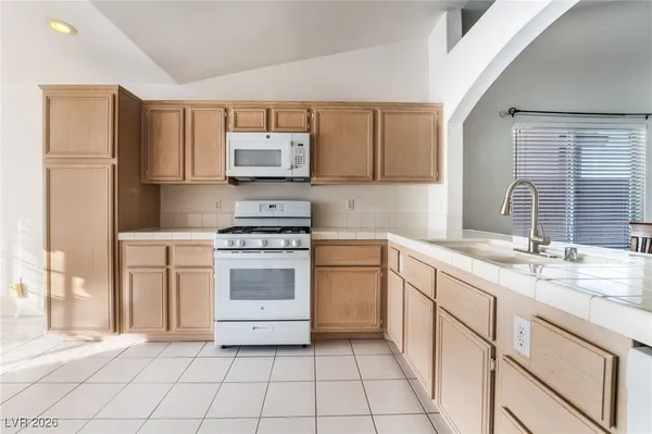 $2,400 | 2004 Diamond Brook Court, Las Vegas, NV 89117