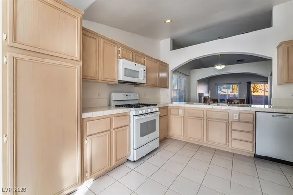 $2,400 | 2004 Diamond Brook Court, Las Vegas, NV 89117