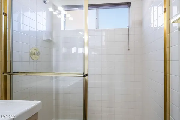 $2,400 | 2004 Diamond Brook Court, Las Vegas, NV 89117