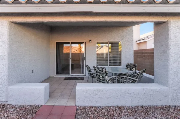 $2,400 | 2004 Diamond Brook Court, Las Vegas, NV 89117