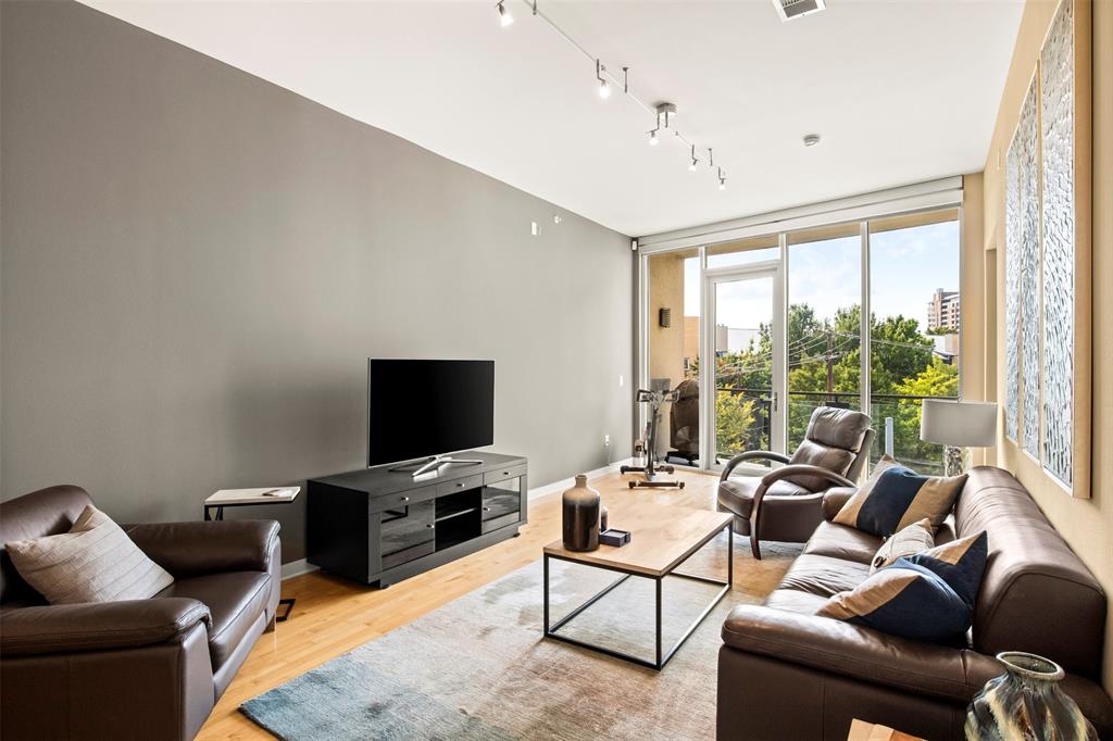 2950 McKinney Avenue, Unit 412 Dallas, TX 75204 - Photo 12 of 26 a living room with furniture and a flat screen tv