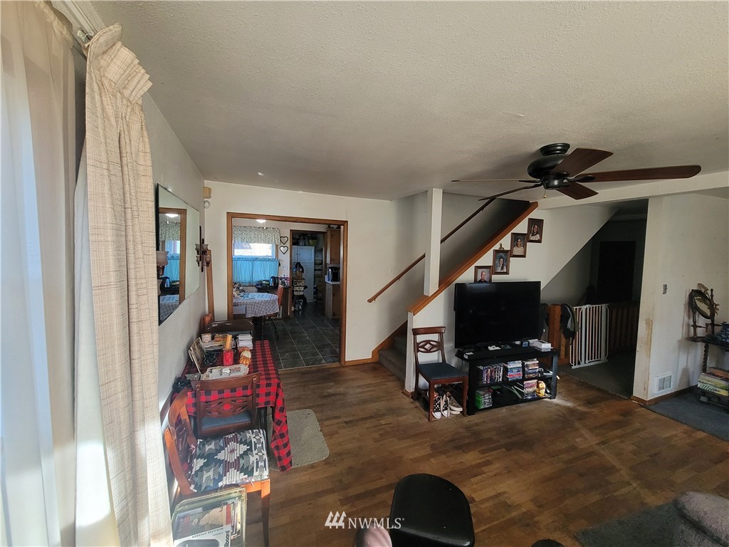 1426 Sheridan Road Bremerton, WA 98310 - Photo 3 of 37 Gallery Image 3
