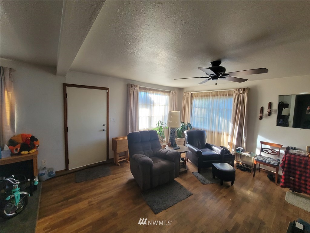 1426 Sheridan Road Bremerton, WA 98310 - Photo 4 of 37 Gallery Image 4