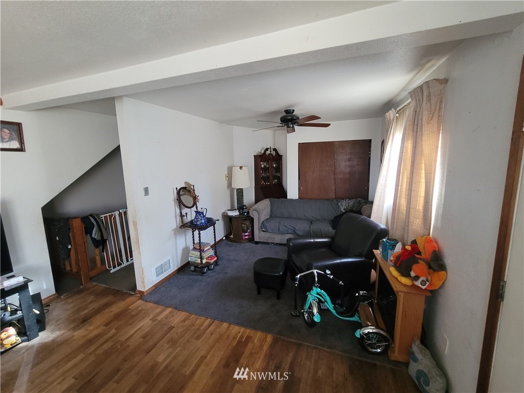 1426 Sheridan Road Bremerton, WA 98310 - Photo 5 of 37 Gallery Image 5