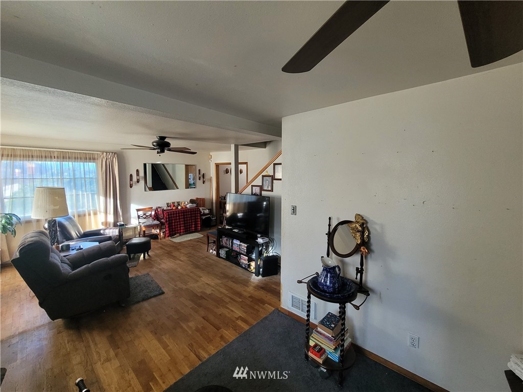 1426 Sheridan Road Bremerton, WA 98310 - Photo 6 of 37 Gallery Image 6