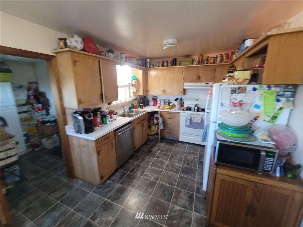 1426 Sheridan Road Bremerton, WA 98310 - Photo 7 of 37 Gallery Image 7