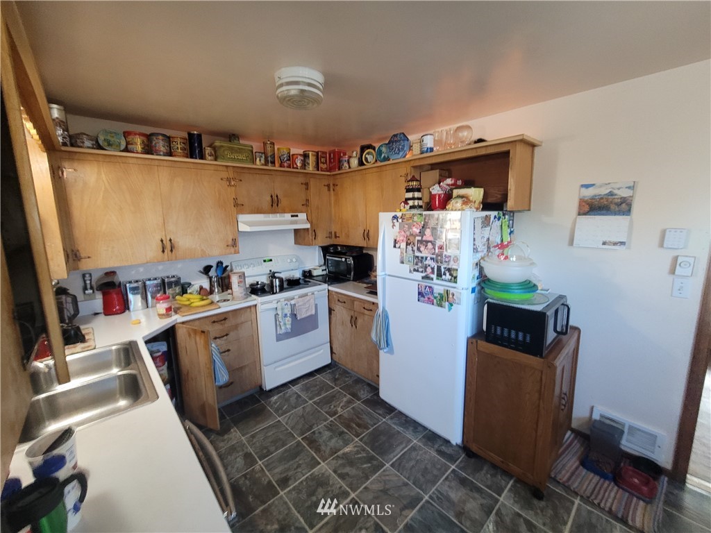1426 Sheridan Road Bremerton, WA 98310 - Photo 9 of 37 Gallery Image 9