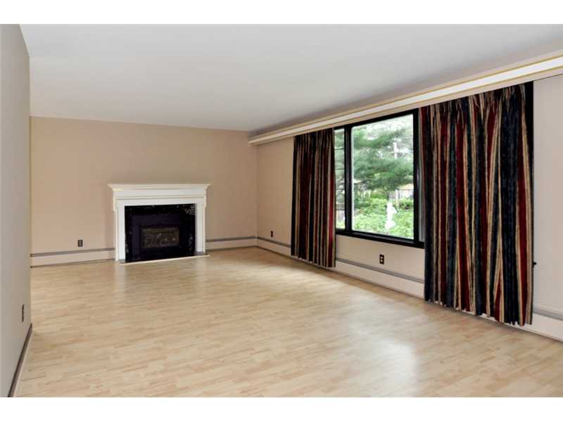 553 West Shore Road Warwick, RI 02889 - Photo 2 of 19 Living Room.