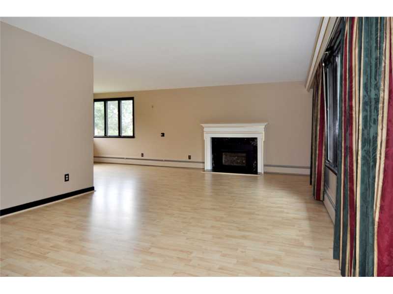 553 West Shore Road Warwick, RI 02889 - Photo 8 of 19 Living Room.