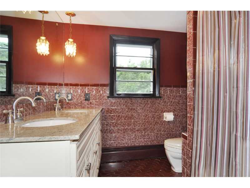 553 West Shore Road Warwick, RI 02889 - Photo 10 of 19 Master Bath/Spa.
