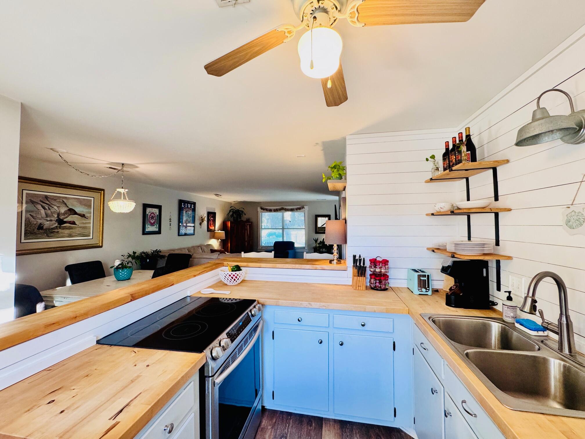 927 Dills Bluff Road, Unit 33 Charleston, SC 29412 - Photo 6 of 16 IMG_4486
