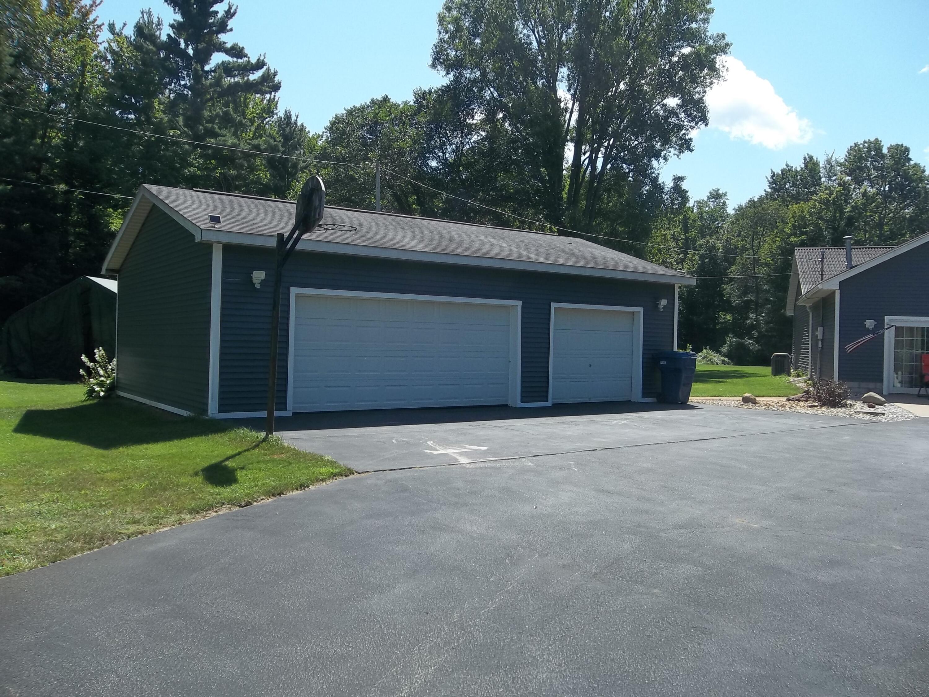 5187 East Sternberg Road Fruitport, MI 49415 - Photo 3 of 32 3