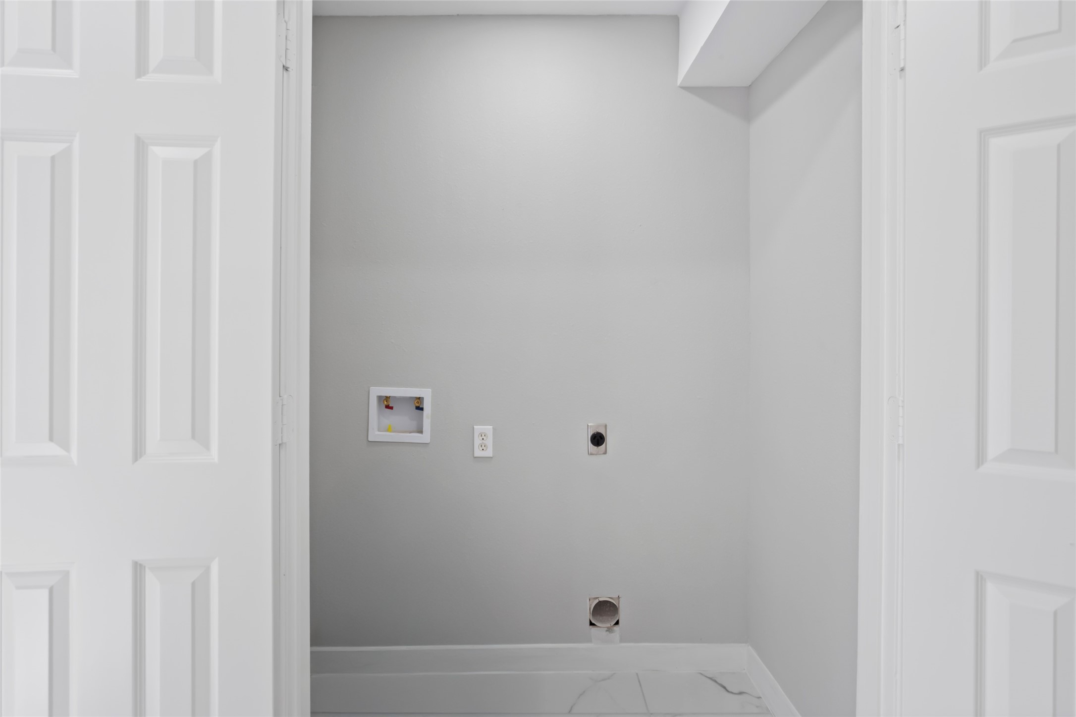 12707 Southbridge Road Houston, TX 77047 - Photo 17 of 23 a view of a small space