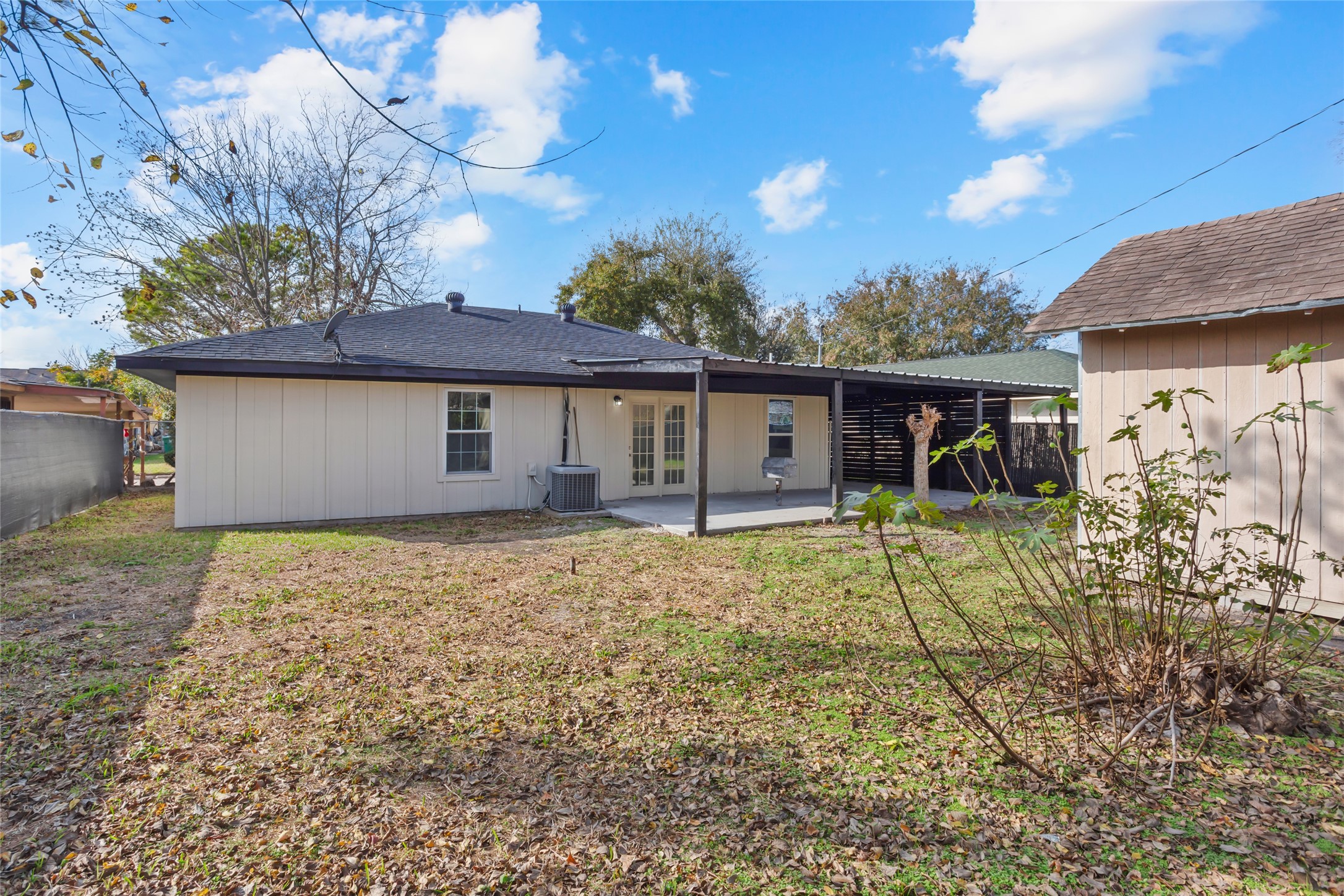 12707 Southbridge Road Houston, TX 77047 - Photo 19 of 23 front view of a house with a yard