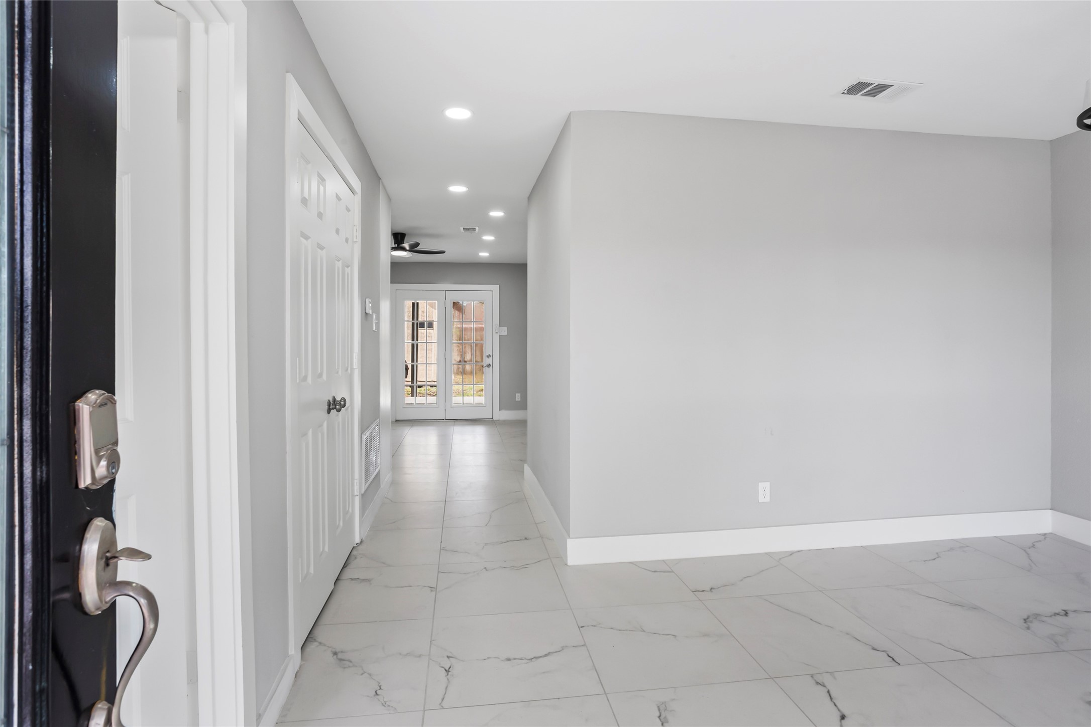 12707 Southbridge Road Houston, TX 77047 - Photo 4 of 23 a view of a hallway with a furniture