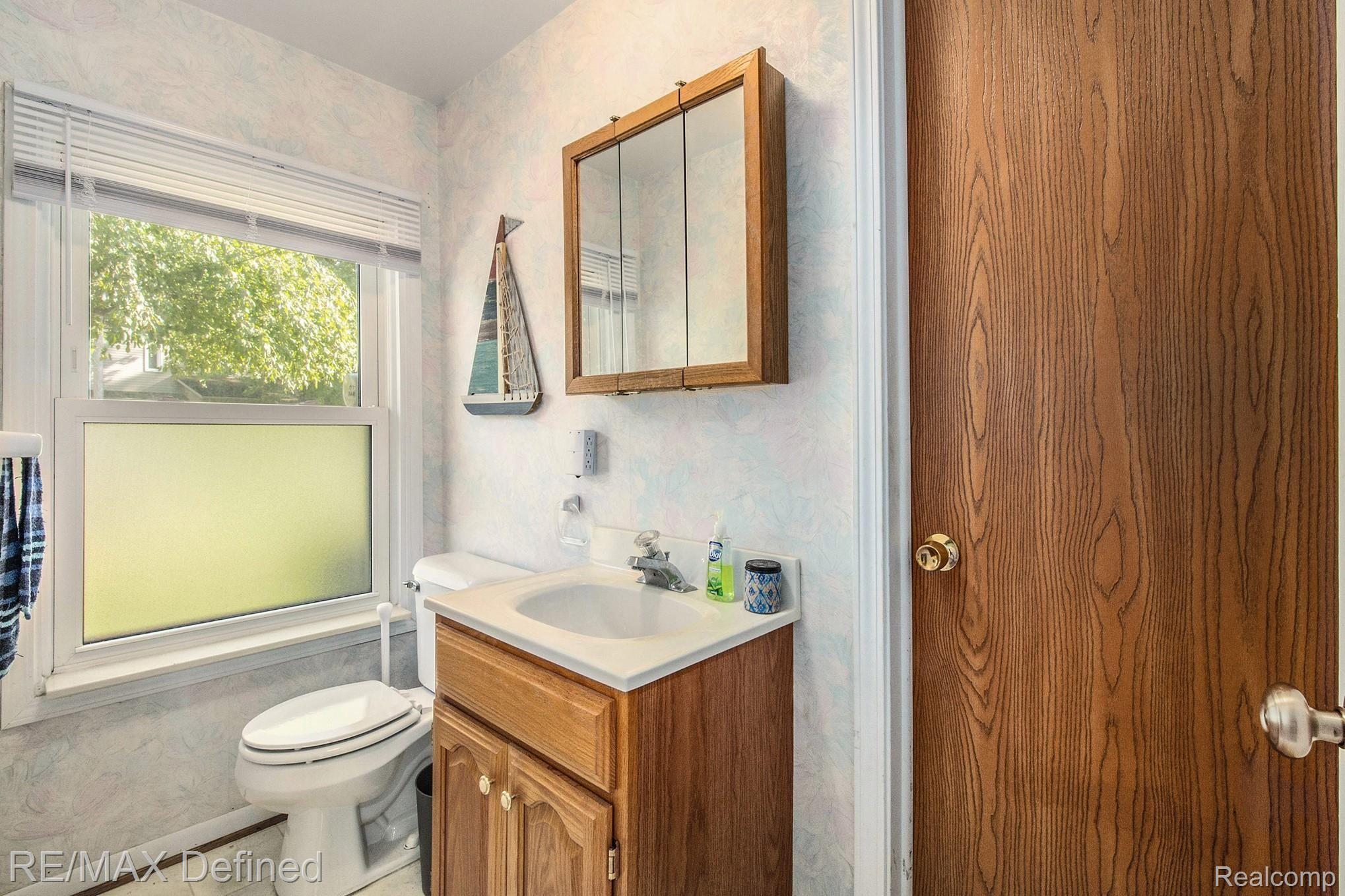 6928 Hatchery Road Waterford, MI 48327 - Photo 14 of 22 14.jpg