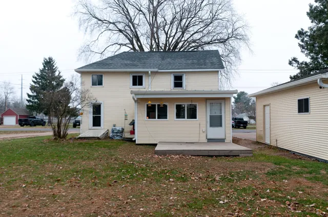 $234,900 | 406 10th Street, Cameron, WI 54822