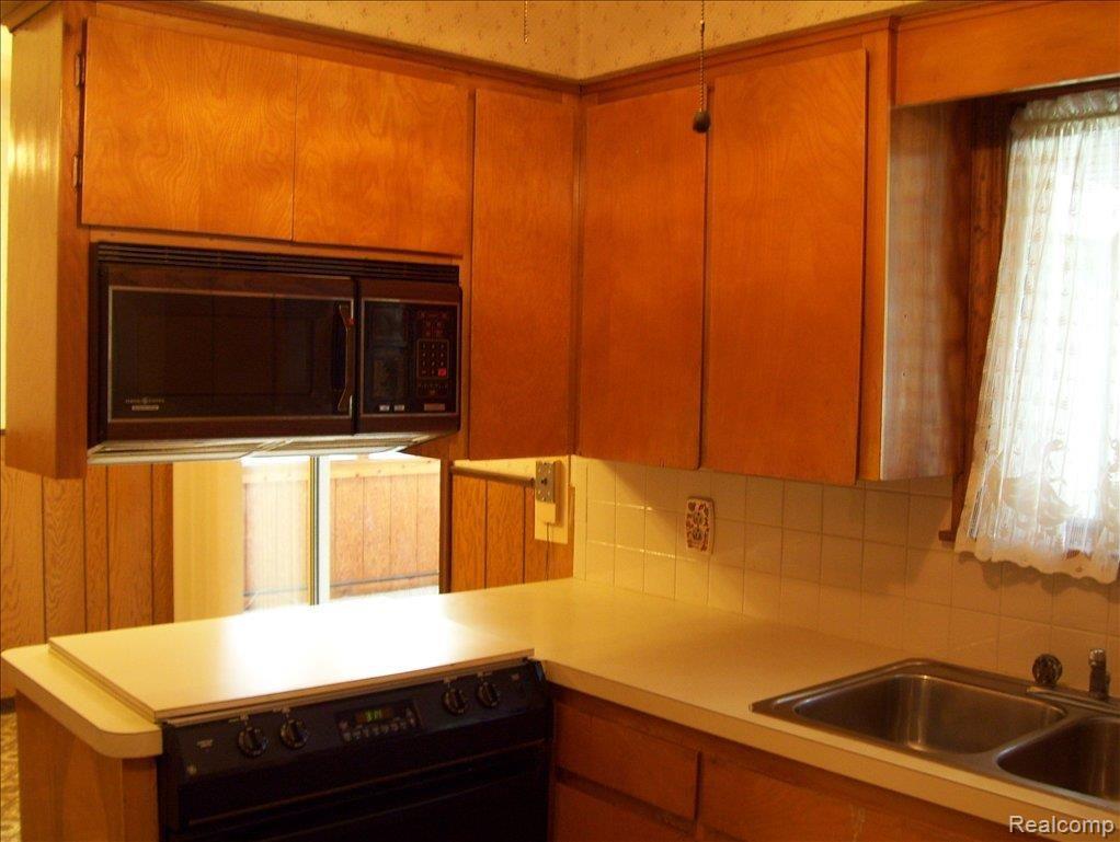 7232 Riegler Street Grand Blanc, MI 48439 - Photo 3 of 9 100_0939