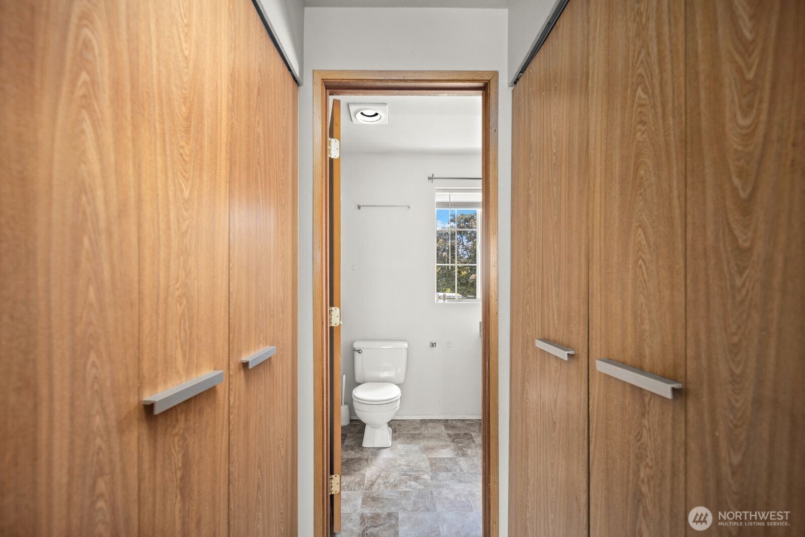 2100 South 336th Street, Unit G3 Federal Way, WA 98003 - Photo 17 of 27 a view of bathroom with a toilet