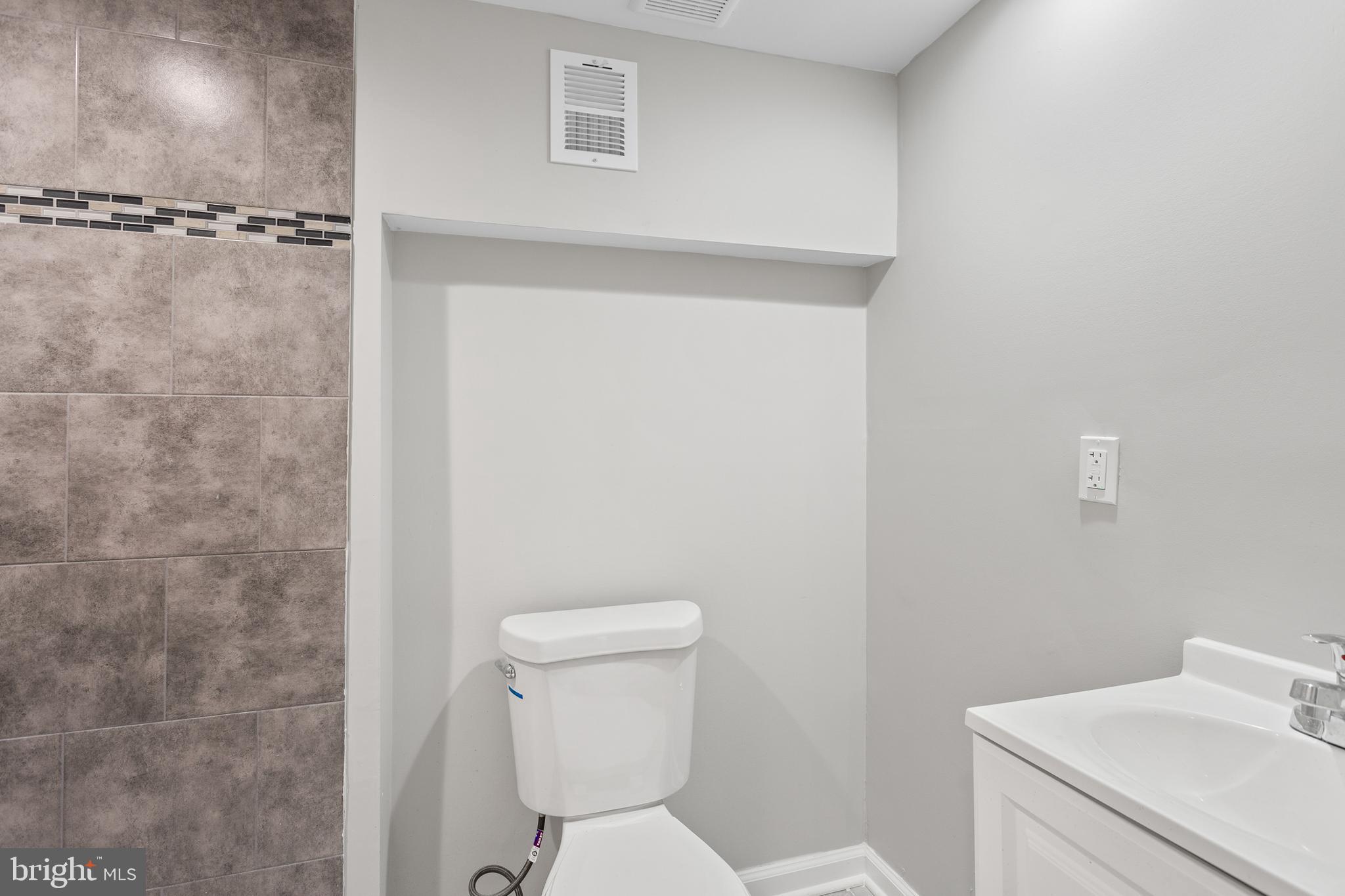 5815 Waycross Road Baltimore, MD 21206 - Photo 23 of 30 Full bath