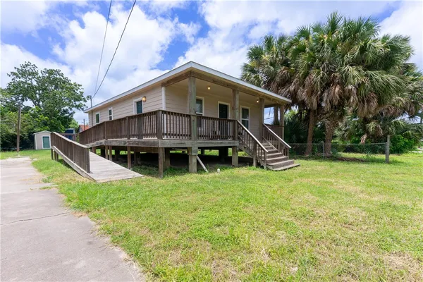 $125,999 | 104 Commerce Street, Refugio, TX 78377
