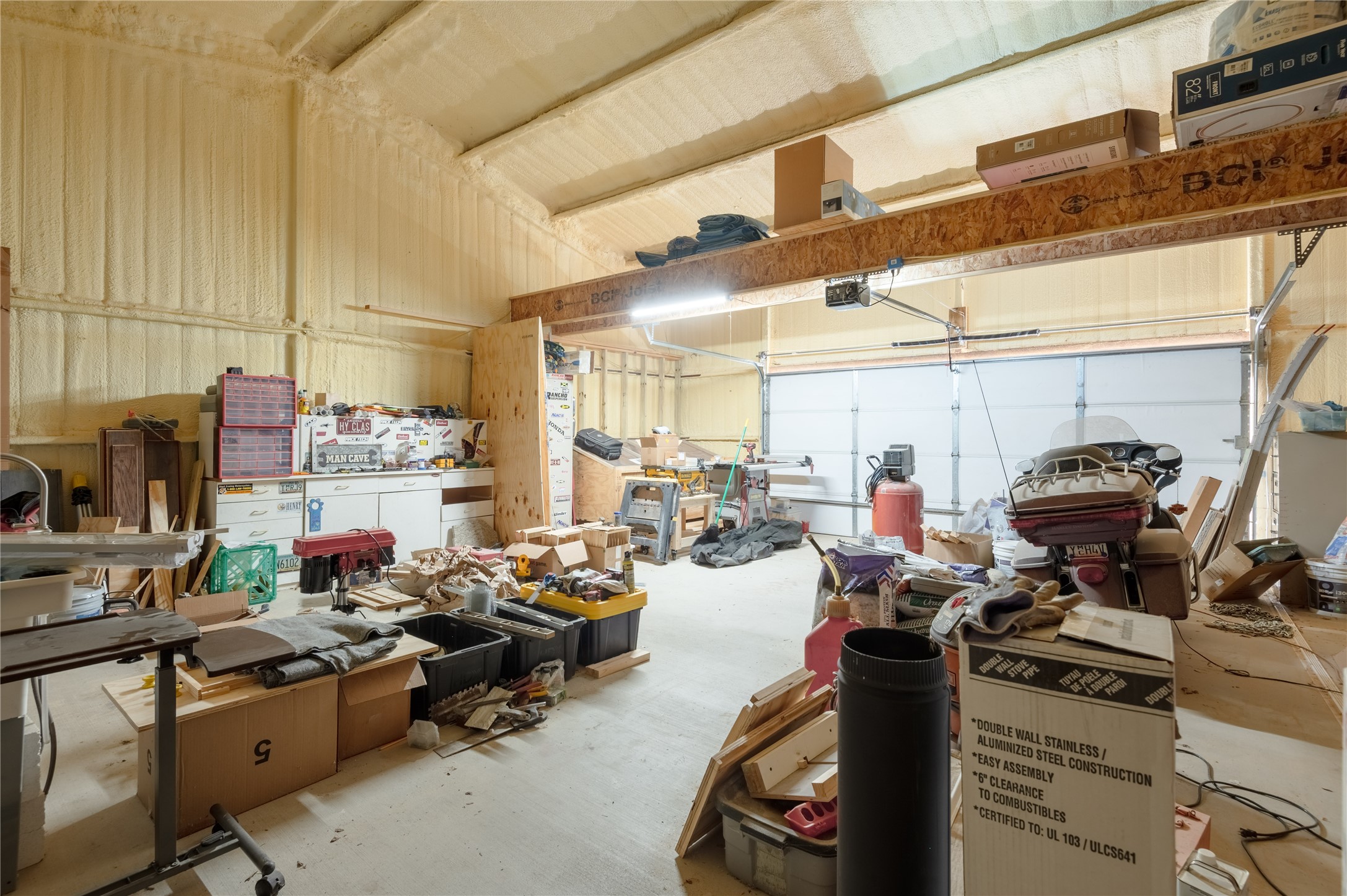 1533 Kickapoo Road Groveton, TX 75845 - Photo 25 of 50 a gym room with lots of appliances