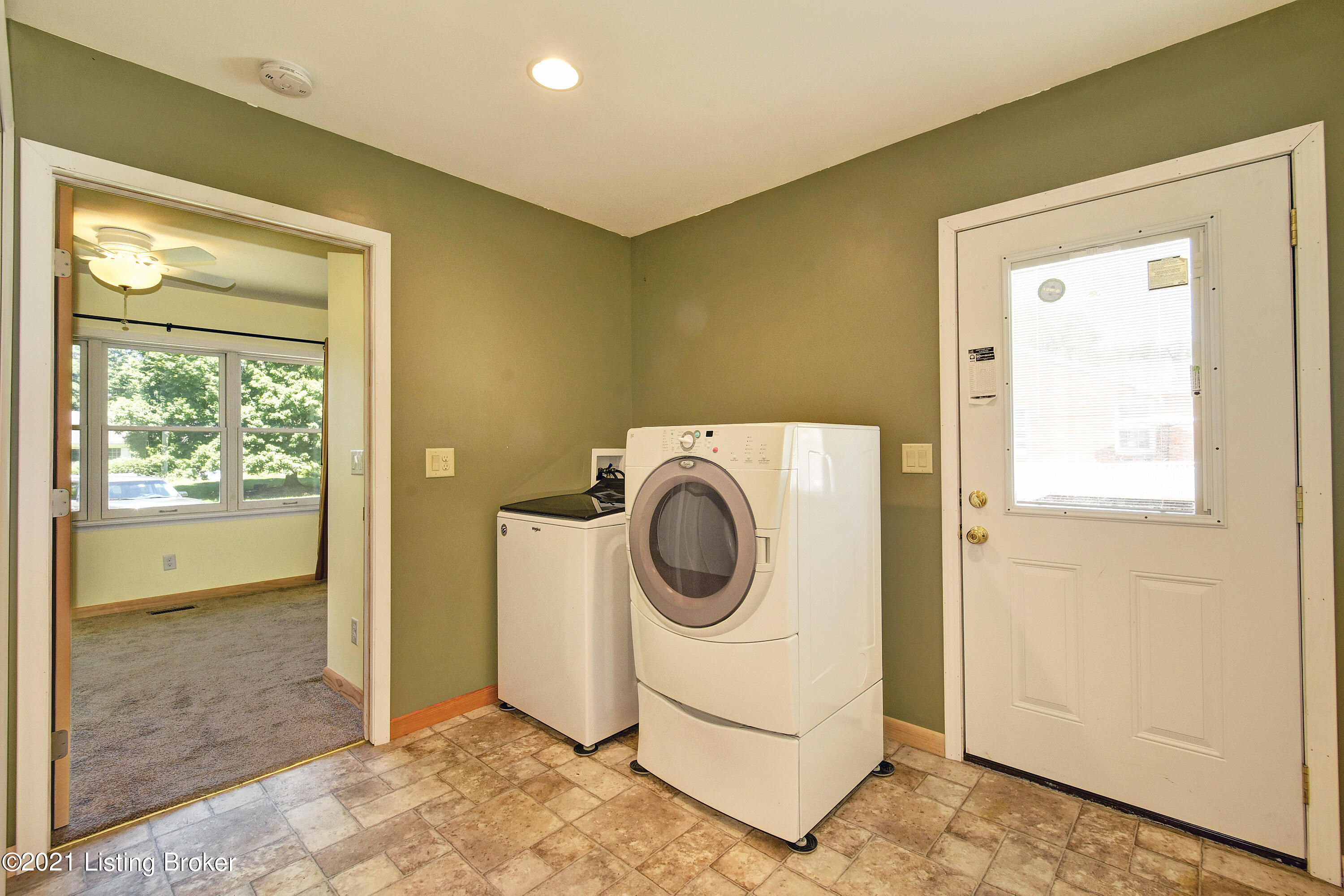 211 Woodcleft Road Louisville, KY 40222 - Photo 16 of 47 Laundry Room