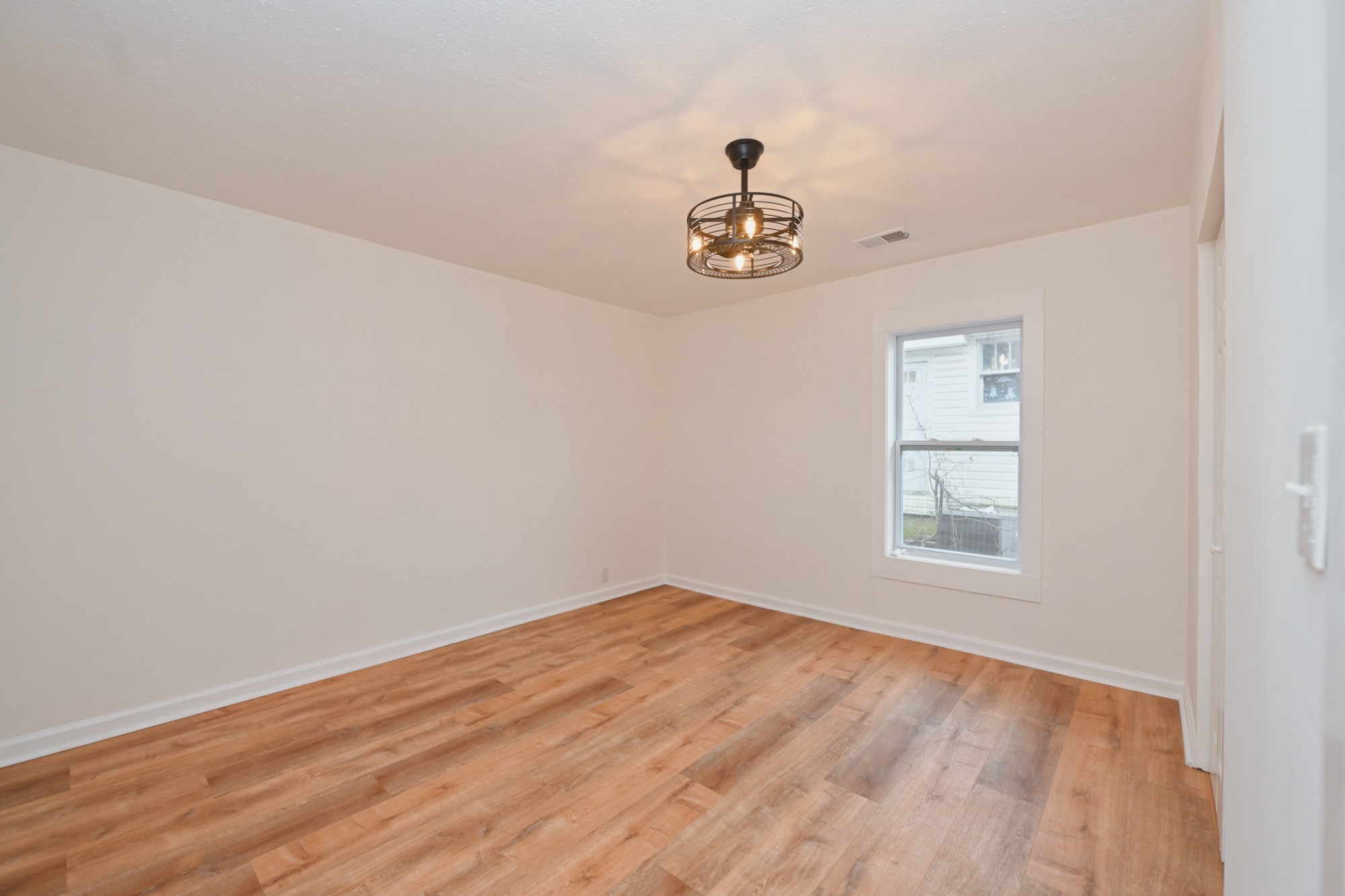 116 North Walnut Street Springfield, TN 37172 - Photo 10 of 17 an empty room with a window