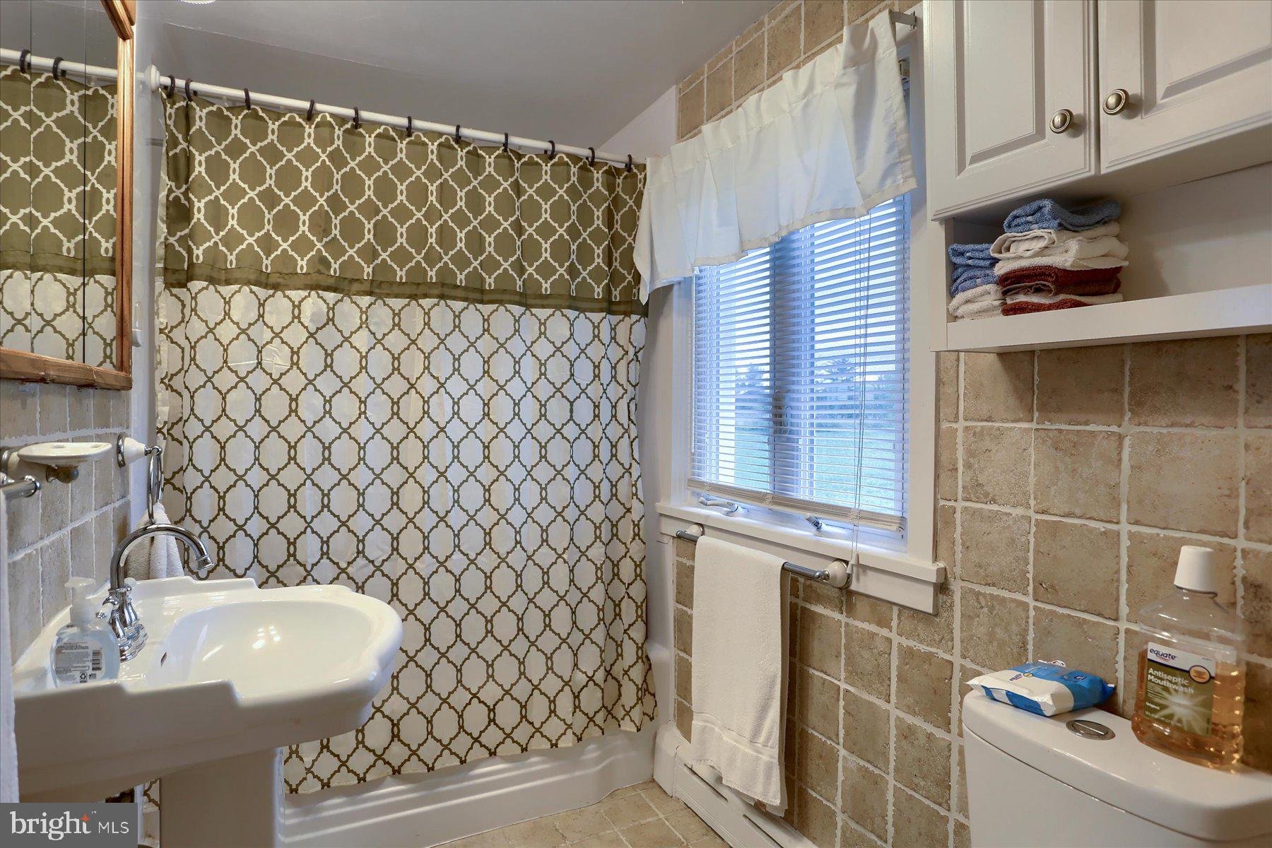 1225 East Derry Road Hershey, PA 17033 - Photo 25 of 36 2nd Floor Full Bathroom