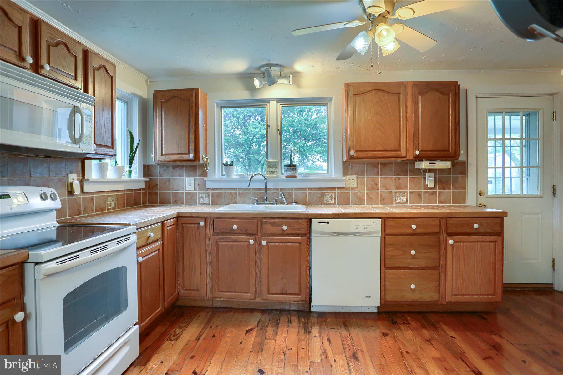 1225 East Derry Road Hershey, PA 17033 - Photo 6 of 36 Kitchen