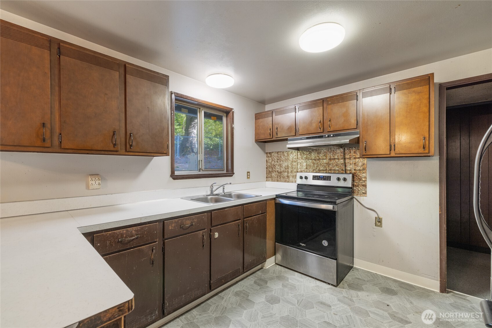 20822 Southeast 271st Street Covington, WA 98042 - Photo 15 of 30 a kitchen with stainless steel appliances granite countertop a sink stove and refrigerator