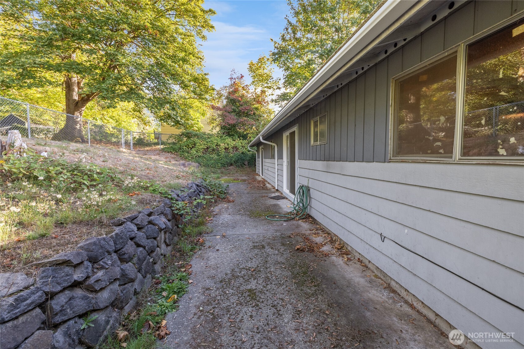 20822 Southeast 271st Street Covington, WA 98042 - Photo 26 of 30 a view of a yard with plants and large trees