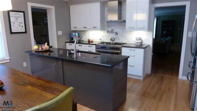 1046 Hampton Road Grosse Pointe, MI 48236 - Photo 13 of 25 31127546-12.JPG