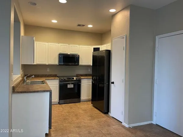 $1,850 | 6933 South 9th Avenue, Phoenix, AZ 85041