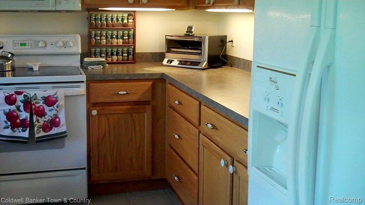 7415 Faussett Road Fenton, MI 48430 - Photo 8 of 25 kitchen