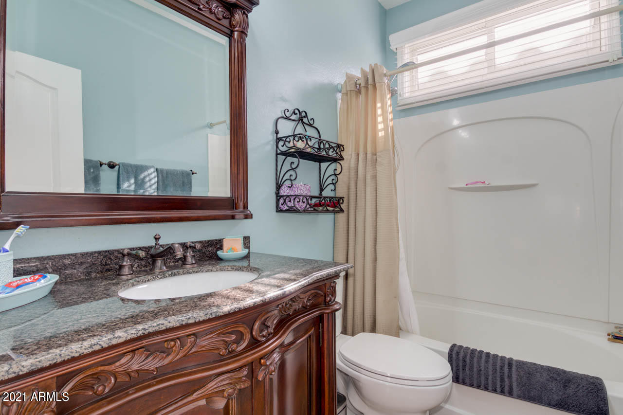 5616 South 21st Place Phoenix, AZ 85040 - Photo 18 of 31 bathroom 2