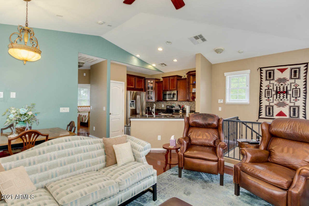 5616 South 21st Place Phoenix, AZ 85040 - Photo 6 of 31 Great room