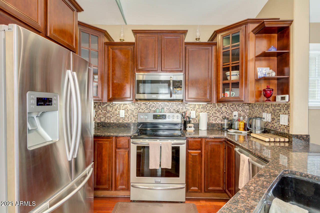 5616 South 21st Place Phoenix, AZ 85040 - Photo 9 of 31 Kitchen