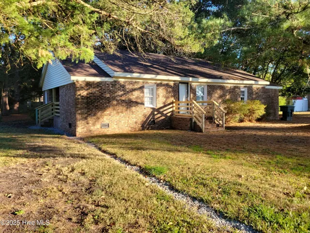 $1,400 | 557 Circle Drive, Greenville, NC 27858