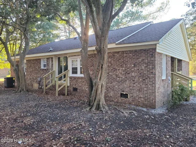 $1,400 | 557 Circle Drive, Greenville, NC 27858