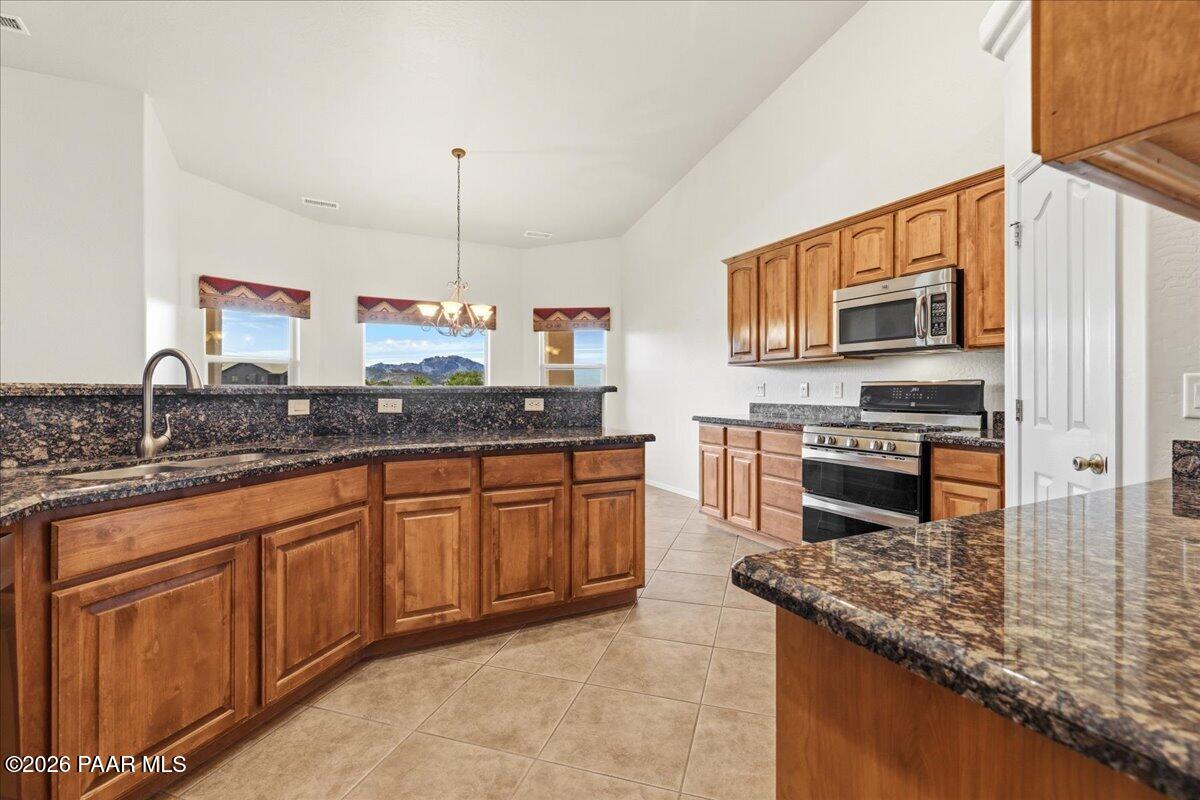 172 Juniper Ridge Drive Prescott, AZ 86301 - Photo 11 of 34 Kitchen
