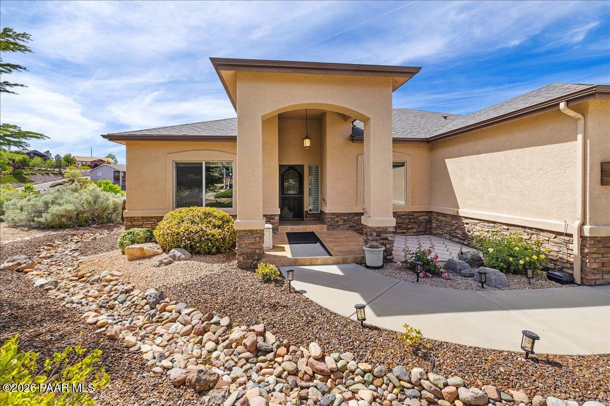 172 Juniper Ridge Drive Prescott, AZ 86301 - Photo 2 of 34 Entry