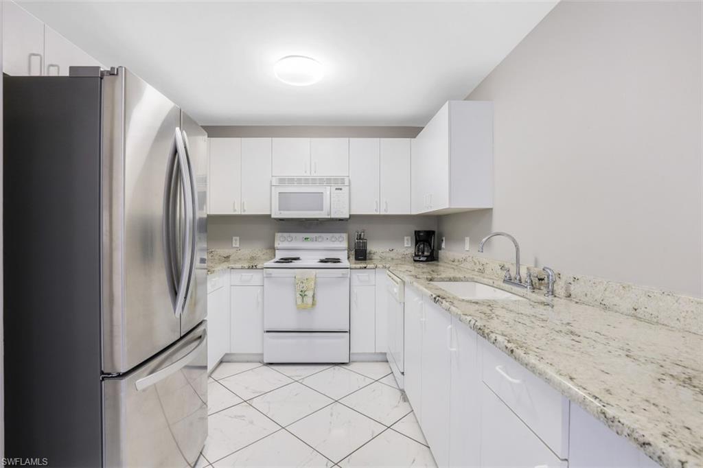 519 Roma Court, Unit 3305 Naples, FL 34110 - Photo 7 of 18