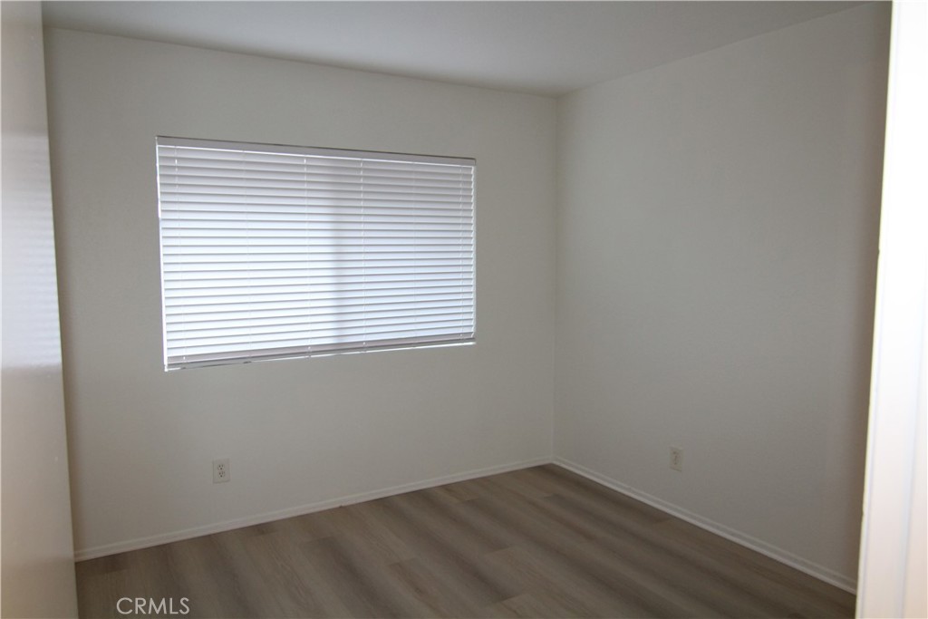 955 East 3rd Street, Unit 204 Long Beach, CA 90802 - Photo 14 of 37 an empty room with a window
