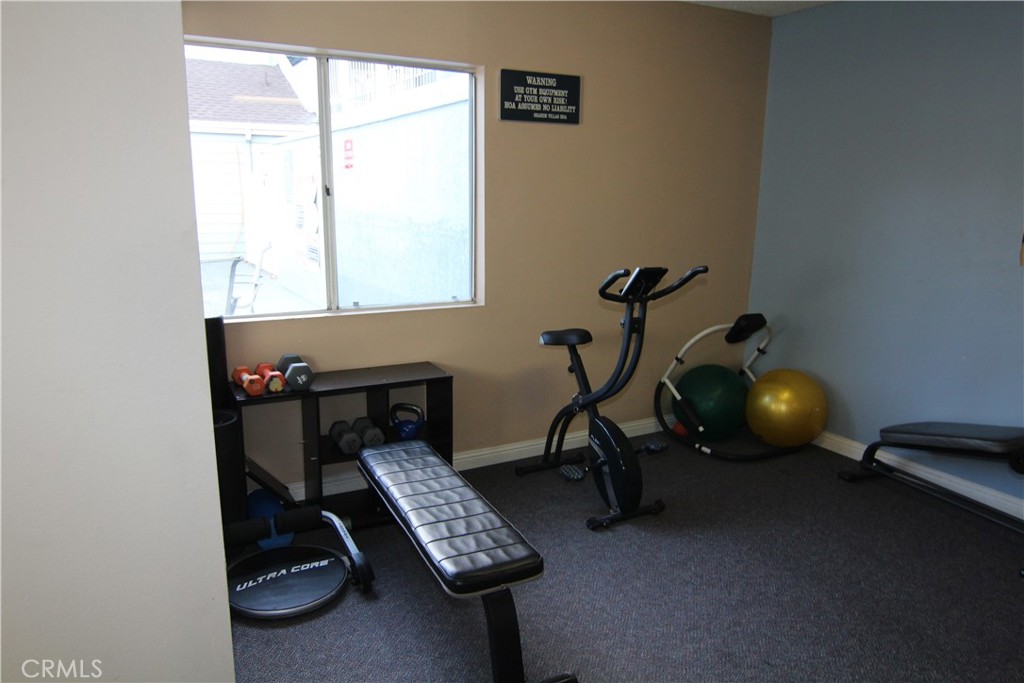 955 East 3rd Street, Unit 204 Long Beach, CA 90802 - Photo 26 of 37 a room with gym equipment