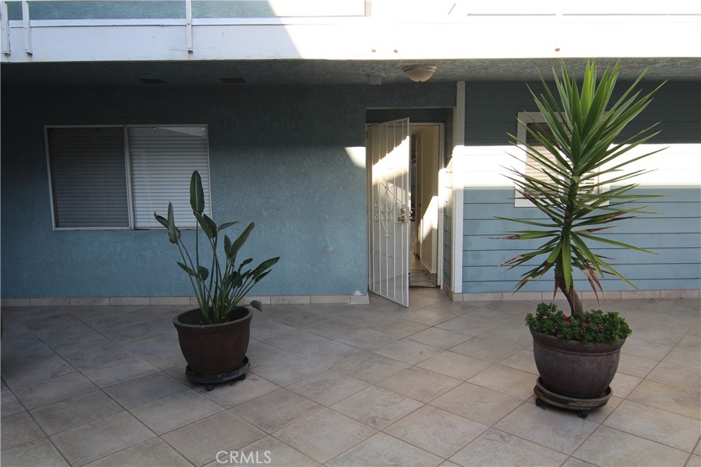 955 East 3rd Street, Unit 204 Long Beach, CA 90802 - Photo 3 of 37 a view of outdoor space yard and porch